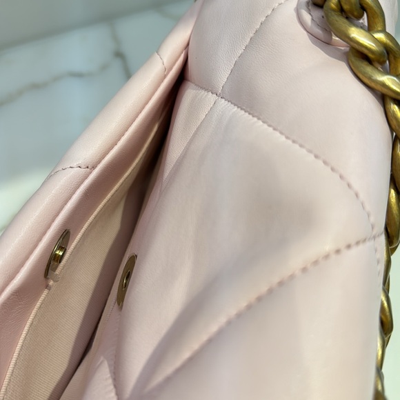 Authentic CHANEL 19 Lambskin Quilted Medium Flap Light Pink Pristine - Picture 14 of 14